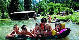 Sommerferien in Disentis, Badesee mit grossem Spielplatz für Kinder; schöne Ferienwohnung im Disentiserhof